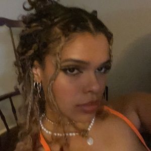 Meet your Posher, Makayla